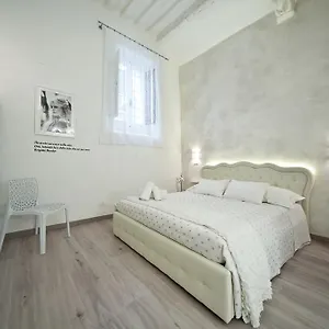 Whitehouse Colle Val D'Elsa